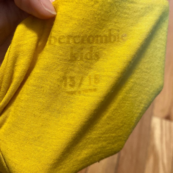 COPY - Boy’s Abercrombie t-shirt size 15/16 - Picture 2 of 3